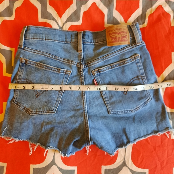 Levi's high rise distressed shorts 28 - Picture 10 of 10